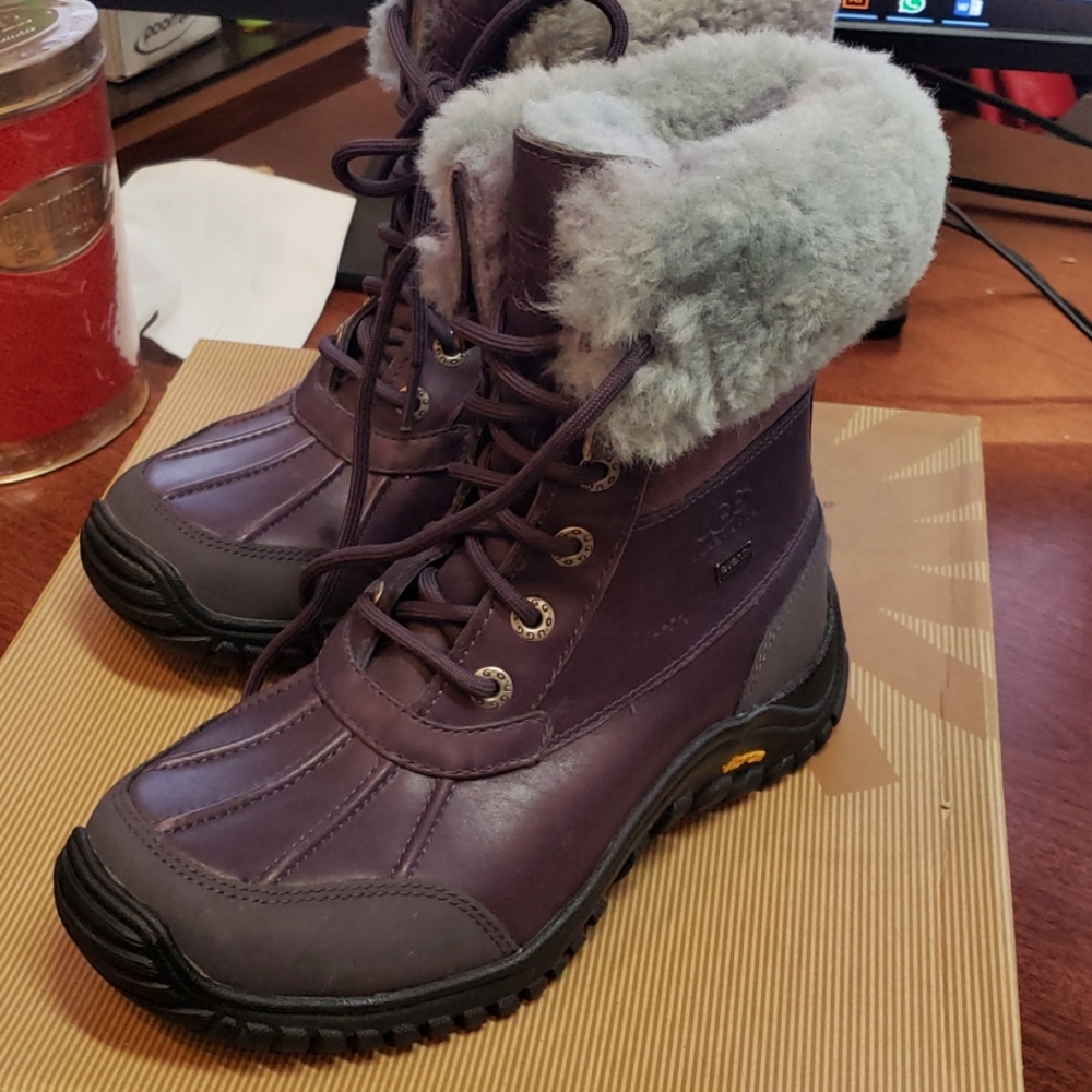 UGG Australia Woman Adirondack Boot Size 5